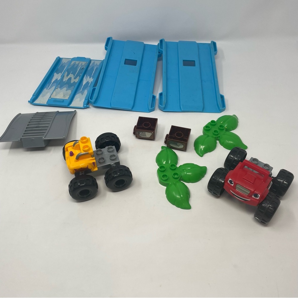 Mega Bloks Blaze and the‎ Monster Machines set *INCOMPLETE*